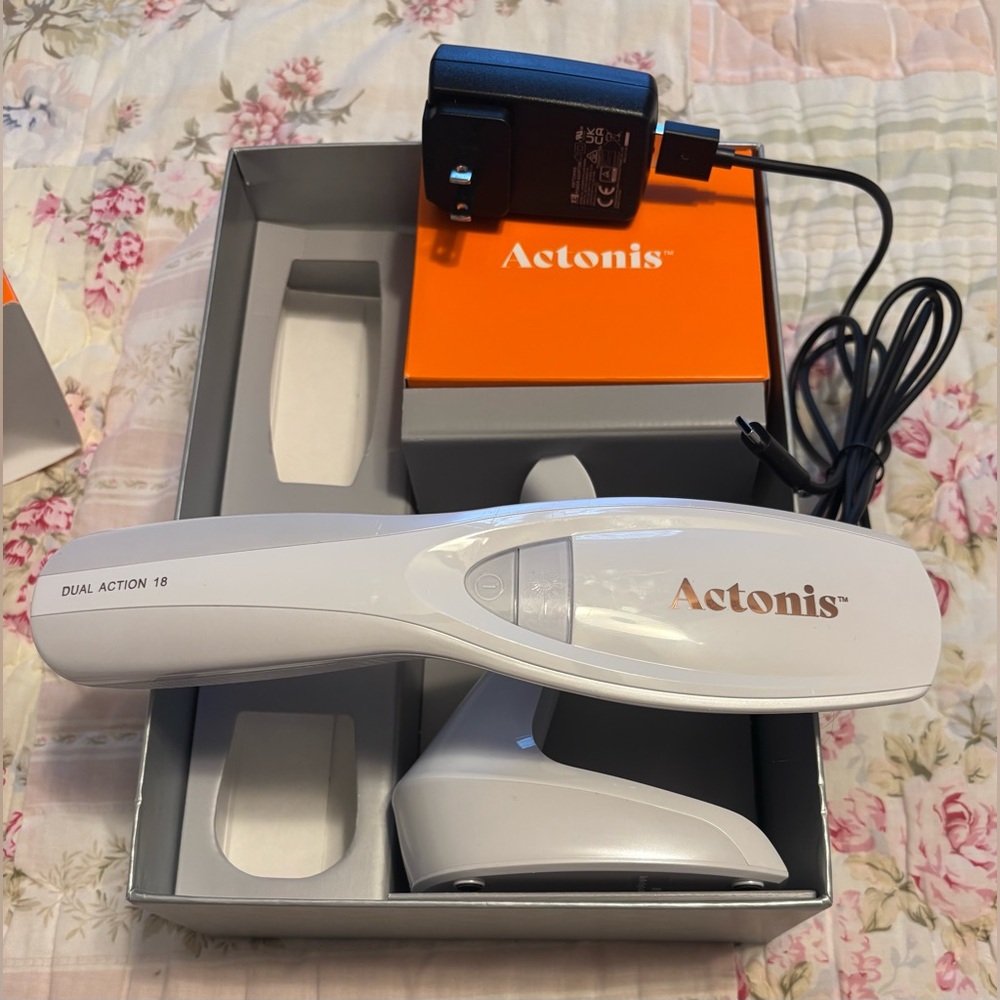Actonis 18 Dual Action Hair Tool - White/Rose Gold Accents by Hairmax - Picture 3 of 6